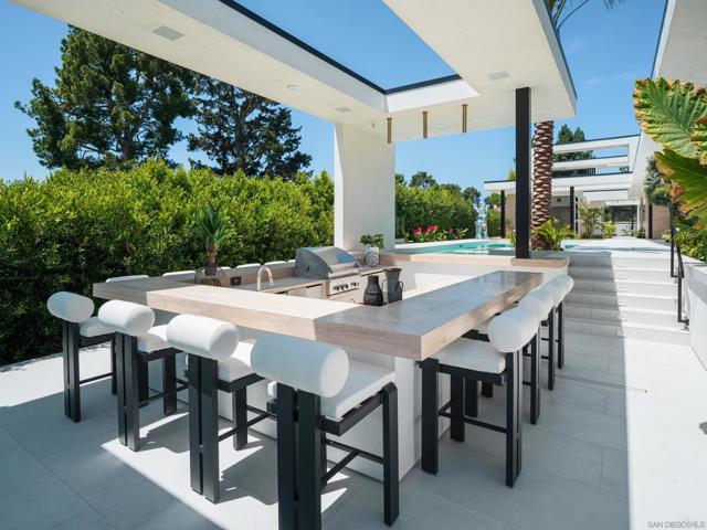 6283 La Jolla Scenic Drive S, San Diego CA: https://media.crmls.org/mediaz/0e12b7c6-de3b-4672-b261-d07bab293fb2.jpg