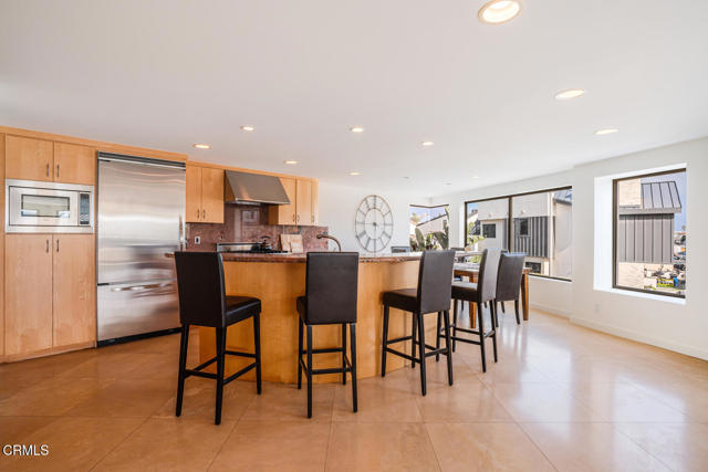 3300 Ocean Drive, Oxnard CA: https://media.crmls.org/mediaz/0e138e92-930a-4f7d-9f05-31f890e514fc.jpg