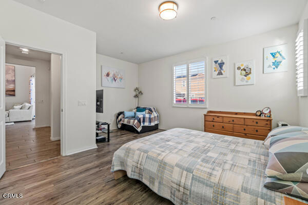 490 Jubilee Place, Santa Paula CA: https://media.crmls.org/mediaz/0e13d98f-baa2-4330-bf36-19ad0da6feb9.jpg