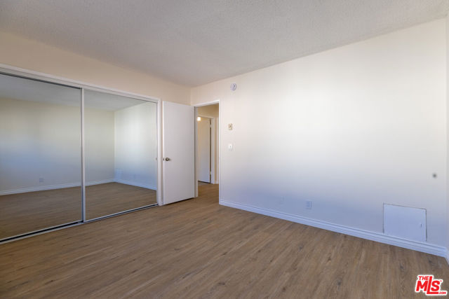 1033 6TH Street, Santa Monica CA: https://media.crmls.org/mediaz/0e13dd6b-1b80-4614-8855-759148e6fe8e.jpg