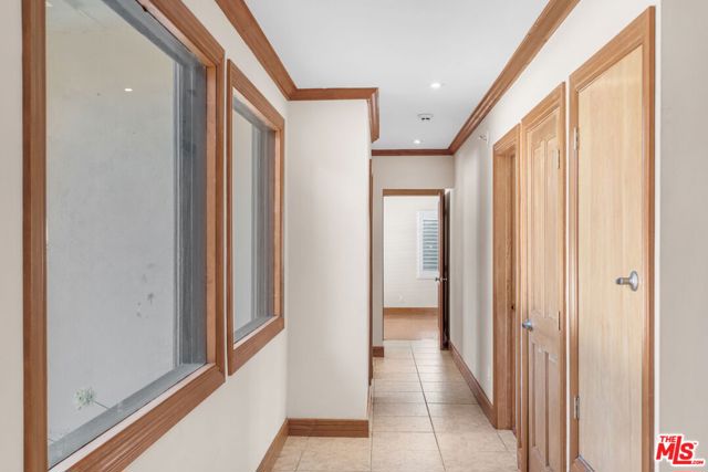 3200 Oakley Drive, Los Angeles CA: https://media.crmls.org/mediaz/0e13fe72-c49e-426b-a962-09fef3571417.jpg