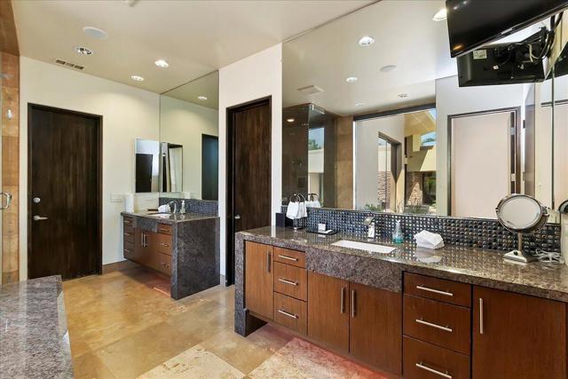 72 Royal Saint Georges Way, Rancho Mirage CA: https://media.crmls.org/mediaz/0e140b94-be25-4e0f-a4cb-484e4190897b.jpg