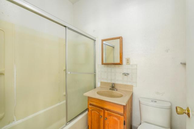 2737 12th Avenue, Oakland CA: https://media.crmls.org/mediaz/0e141f98-ae41-49c6-b1a4-741aa24de8f9.jpg