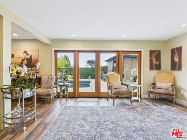 4723 Dunas Lane, Tarzana CA: https://media.crmls.org/mediaz/0e148d59-2603-4d12-8830-4ae9caa5806f.jpg