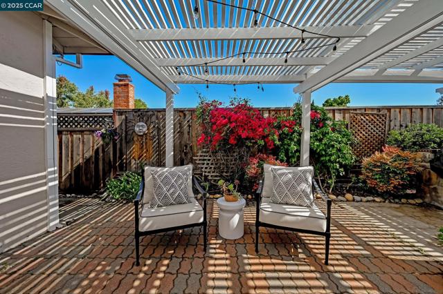 427 Dale Rd, Martinez CA: https://media.crmls.org/mediaz/0e151f7e-326b-4b0e-ae48-b4e347fc884d.jpg