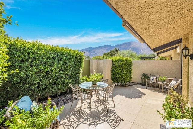 1254 E Andreas Road, Palm Springs CA: https://media.crmls.org/mediaz/0e153285-fba8-428f-a40a-60d4dce56959.jpg