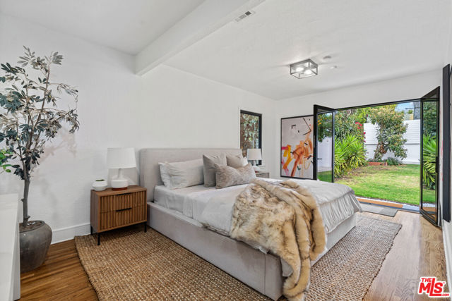 722 N La Jolla Avenue, Los Angeles CA: https://media.crmls.org/mediaz/0e1540f1-16b4-49af-93d0-b2aebbf2b9d6.jpg