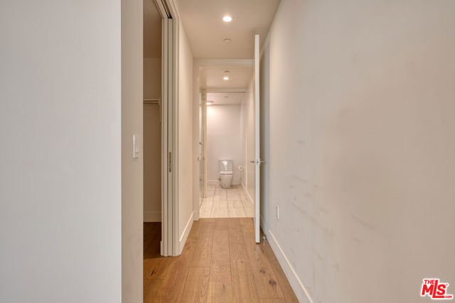 411 S Hamel Road, Los Angeles CA: https://media.crmls.org/mediaz/0e15feb0-d27d-4c03-aca5-b5010482d23d.jpg