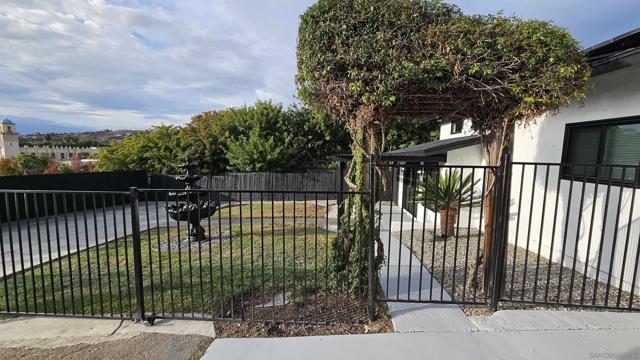 3443 Golden View Ter, Lemon Grove CA: https://media.crmls.org/mediaz/0e164f7a-20ae-4e75-8c24-b332617c27a0.jpg