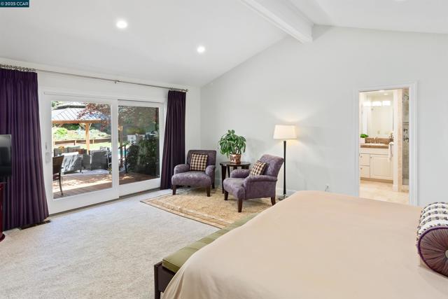 2142 Deer Oak Way, Danville CA: https://media.crmls.org/mediaz/0e167035-d475-4f2c-b4ba-885b73309394.jpg