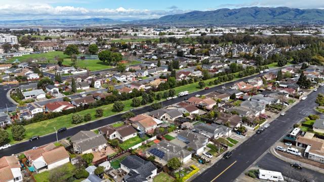 4730 Snead Drive, Santa Clara CA: https://media.crmls.org/mediaz/0e172975-fe70-4756-a36c-0c684cee3576.jpg