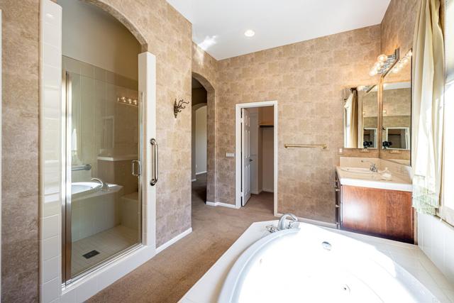 387 MELBOURNE GLN, Escondido CA: https://media.crmls.org/mediaz/0e177479-dbbe-48bf-b575-c9b5709eea25.jpg
