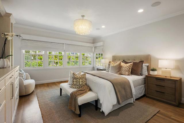 130 Stonehedge Road, Hillsborough CA: https://media.crmls.org/mediaz/0e17e085-1f7b-4b04-83e8-e66288675d28.jpg