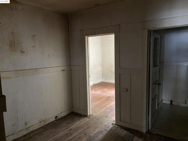 3654 39th Ave, Oakland CA: https://media.crmls.org/mediaz/0e17e79a-81e0-4e10-b776-eb2f060a0168.jpg