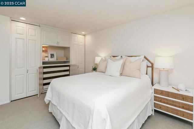 1555 Pebblebrook Ct, Walnut Creek CA: https://media.crmls.org/mediaz/0e1814ff-46fd-4ef5-87c4-b3d0c3ec5186.jpg