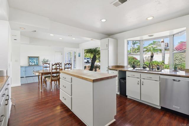 Detail Gallery Image 7 of 72 For 1607 Hunsaker St, Oceanside,  CA 92054 - 4 Beds | 3 Baths