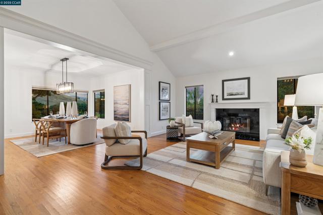 3746 Deer Trail Ct, Danville CA: https://media.crmls.org/mediaz/0e18c673-86fe-4b02-867f-1b7e624e7bc9.jpg