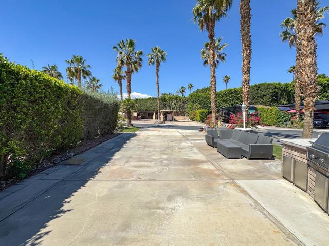 80394 Avenue 48, Indio CA: https://media.crmls.org/mediaz/0e19a93c-9ecf-4eee-8362-dcec74eec512.jpg