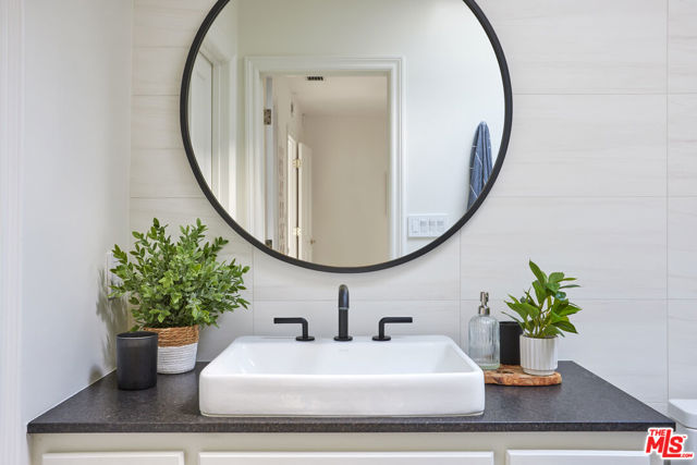 1115 Palos Verdes Drive West Drive, Palos Verdes Estates CA: https://media.crmls.org/mediaz/0e1a2364-81ec-4dcf-8454-5a9a087277d8.jpg
