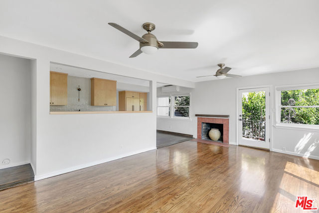 2073 VINE Street, Los Angeles CA: https://media.crmls.org/mediaz/0e1a4627-35ee-4306-9823-d53f451a60d5.jpg
