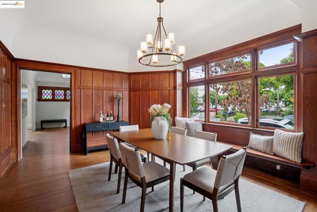 1042 Santa Clara Ave, Alameda CA: https://media.crmls.org/mediaz/0e1a7867-fe91-4972-8549-53336b2129a2.jpg