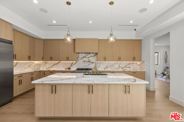 5741 Newcastle Avenue, Encino CA: https://media.crmls.org/mediaz/0e1ac286-73fd-45dc-a96d-f60bfef44062.jpg