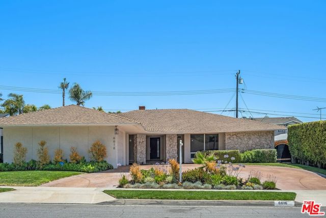 6616 Wooster Avenue, Los Angeles CA: https://media.crmls.org/mediaz/0e1aeaed-96dc-4e18-9cda-66bde5f93ddf.jpg