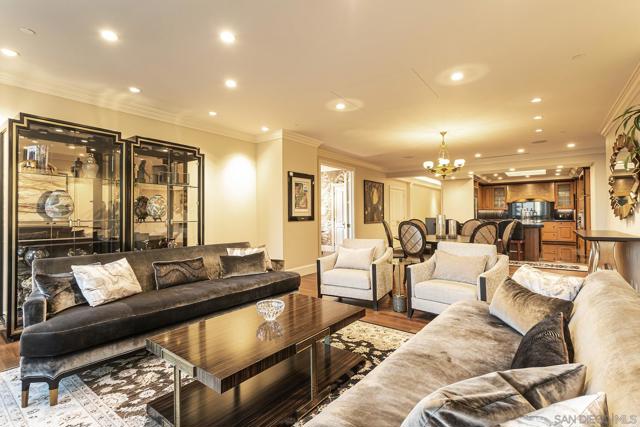 700 Front St, San Diego CA: https://media.crmls.org/mediaz/0e1bbaa7-18bc-4b3a-88e1-ed7124e014d7.jpg