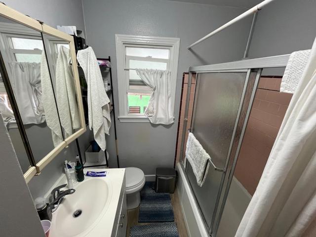 1168 Saratoga Avenue, East Palo Alto CA: https://media.crmls.org/mediaz/0e1c3bd5-29a1-4cb0-8e20-bd107c0d05b9.jpg