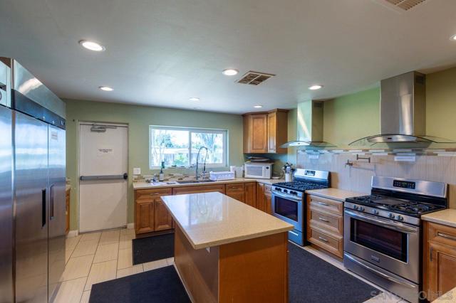 1219 E Barham Dr Spc 106, San Marcos CA: https://media.crmls.org/mediaz/0e1cb535-5bf2-46d2-af0b-b7350a2b3698.jpg