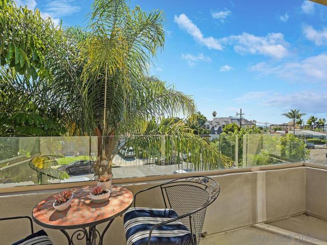 938 Opal St, San Diego CA: https://media.crmls.org/mediaz/0e1cbaf4-22ea-4b1d-891d-f67269ca397f.jpg