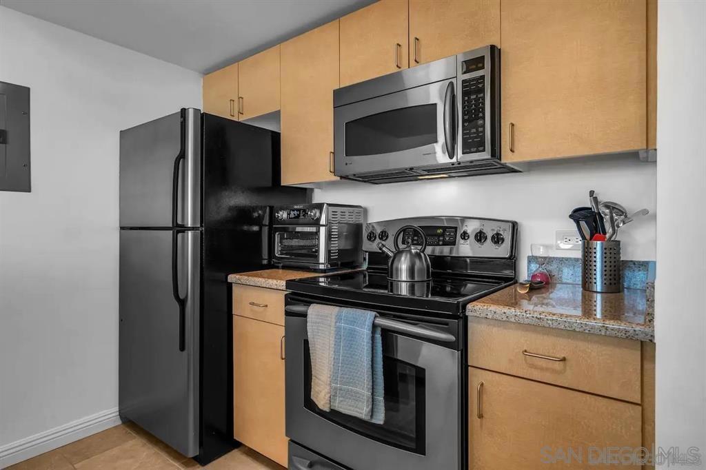 425 W Beech St - photo 10
