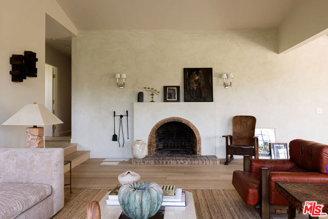 4228 Los Nietos Drive, Los Angeles CA: https://media.crmls.org/mediaz/0e1d2b30-73bb-4b83-99e4-fb088560f9bb.jpg