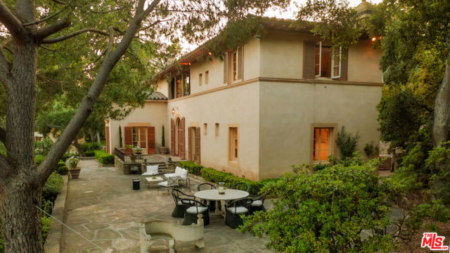 405 Toro Canyon Road, Carpinteria CA: https://media.crmls.org/mediaz/0e1d92ef-81d5-440c-9fc5-d8c3bfa0b3a1.jpg
