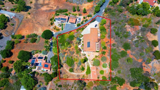 Detail Gallery Image 4 of 52 For 2382 Mirador, Vista,  CA 92084 - 3 Beds | 2/1 Baths