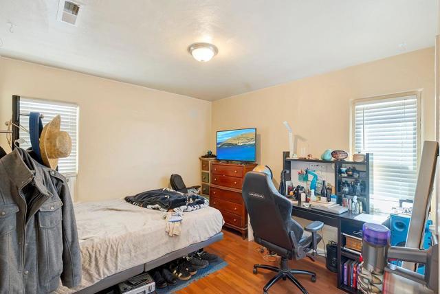 264 N 34th Street, San Jose CA: https://media.crmls.org/mediaz/0e1eb79f-9ab5-40fe-8b29-2434c973e92c.jpg