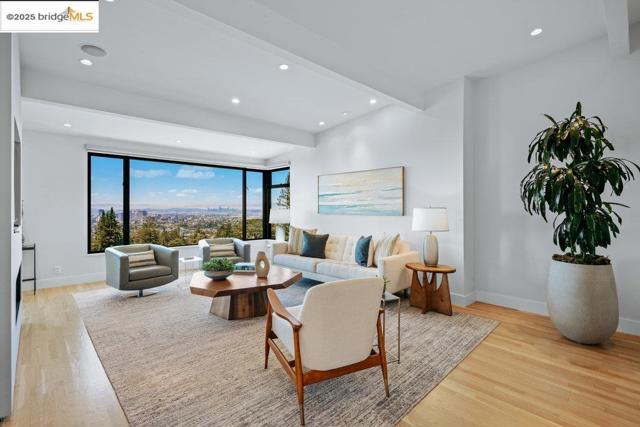 310 Pacific Ave, Piedmont CA: https://media.crmls.org/mediaz/0e1ebada-76bd-4a7d-b6fb-748cc1dccf92.jpg