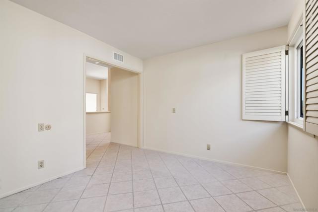 18113 Calle Estepona, San Diego CA: https://media.crmls.org/mediaz/0e1f017f-aaa2-42aa-a571-9d401d262f51.jpg