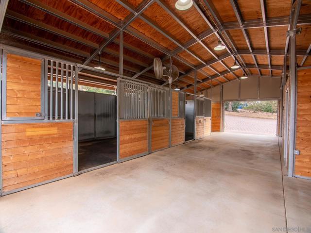 5 Rolling View Lane, Fallbrook CA: https://media.crmls.org/mediaz/0e1f1447-fb93-4f34-bcc5-8beae5f97ce9.jpg