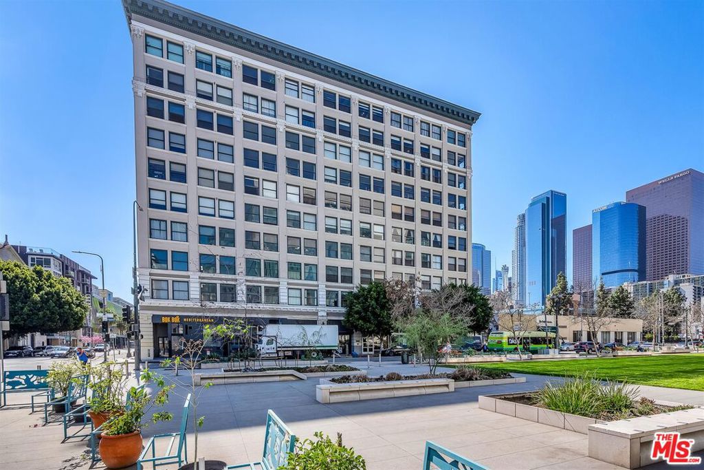 108 W 2nd Street #213