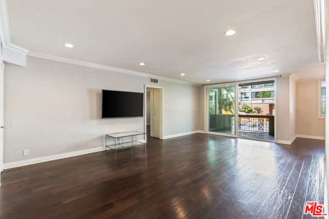 Drew Fenton | 11970 Montana Avenue Los Angeles CA | MLS: 7465489 Drew Fenton | 11970 Montana Avenue Los Angeles CA | MLS: 7465489