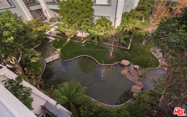 10108 Empyrean Way, Los Angeles CA: https://media.crmls.org/mediaz/0e1fb06b-05d0-42fc-b25e-1b0ec9d12255.jpg