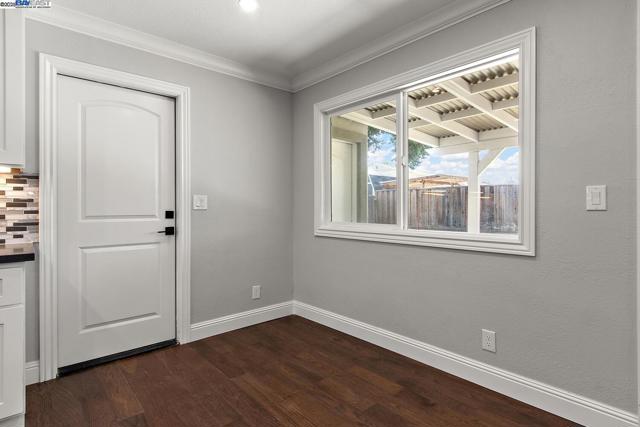 40167 Barbara St, Fremont CA: https://media.crmls.org/mediaz/0e1fc212-2c81-4f2e-a082-7a9f8732956b.jpg