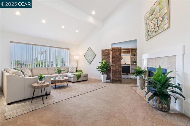 2323 Grosvenor Heights Ct, Livermore CA: https://media.crmls.org/mediaz/0e1fd4e9-1cc6-4f80-b6b8-c04c1a62923f.jpg