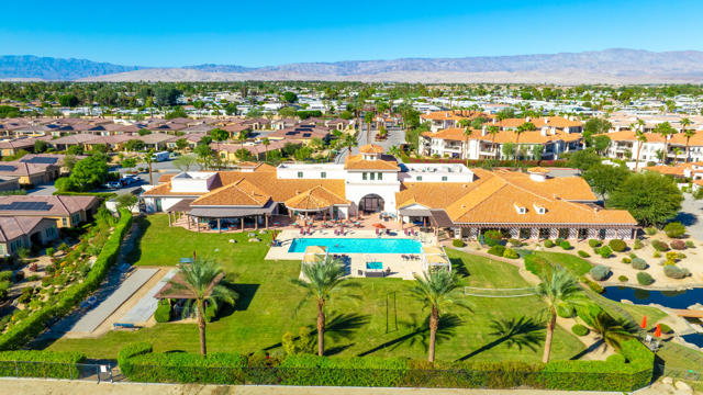 2701 Via Calderia, Palm Desert CA: https://media.crmls.org/mediaz/0e1fe910-d952-4eaf-9bba-c9c1385b1ba2.jpg