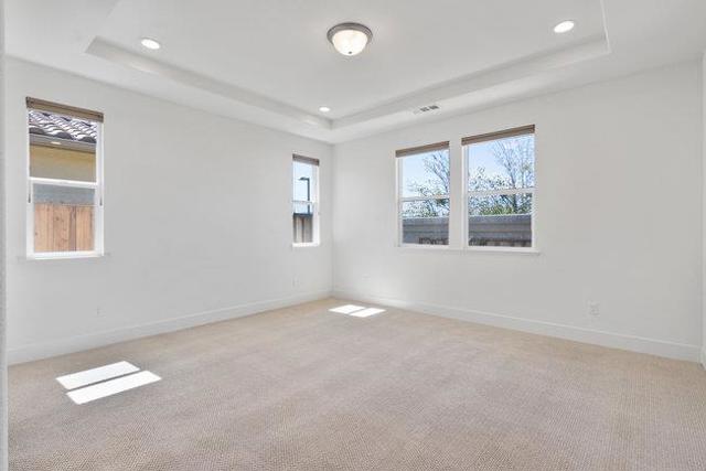 2008 White Oak Drive, Hollister CA: https://media.crmls.org/mediaz/0e2000ff-b3f9-44fb-9d4e-79f1a61da720.jpg