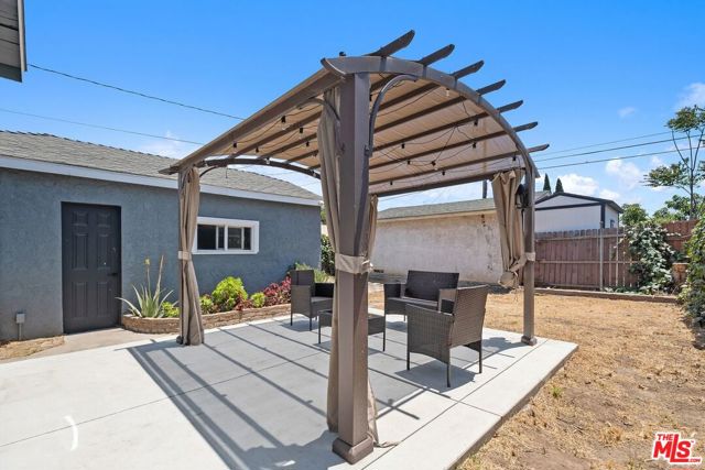 672 E 119th Street, Los Angeles CA: https://media.crmls.org/mediaz/0e202262-9518-4859-ba22-9f0ed10c1a44.jpg