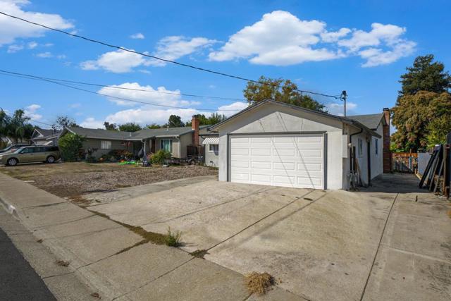 3556 Vancouver Way, Concord CA: https://media.crmls.org/mediaz/0e204bea-3f23-4de3-930f-0bf3d58eddd2.jpg