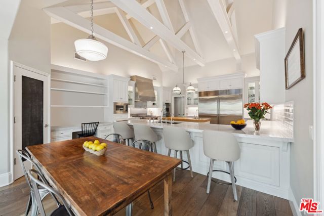 4714 Balboa Avenue, Encino CA: https://media.crmls.org/mediaz/0e20904d-e0e3-4b99-a18b-ebfd875e6241.jpg