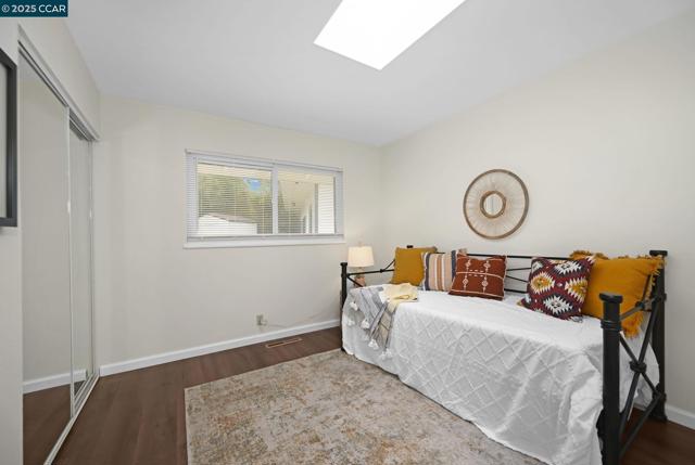 2326 Estrella Ct, Pinole CA: https://media.crmls.org/mediaz/0e212586-b2c2-4b84-a098-de78518938f8.jpg
